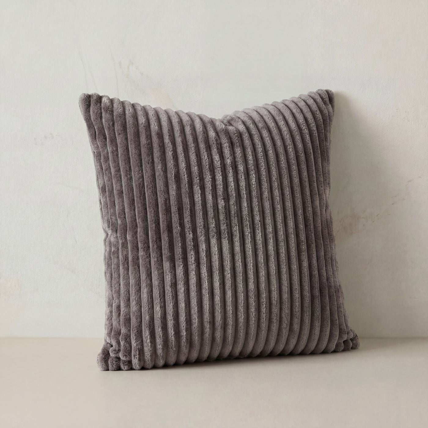 Hundkudde i manchester i grafit. Slitstark, mjuk och bekväm – perfekt för daglig användning.