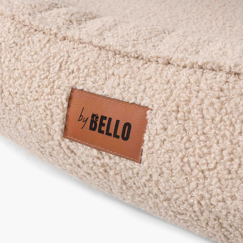 Ortopedisk hundsäng ROYAL i mjuk bouclé i beige