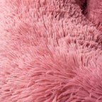 Detalj av byBello-märke och halkfri undersida på hundbädd MOLN Rosa
