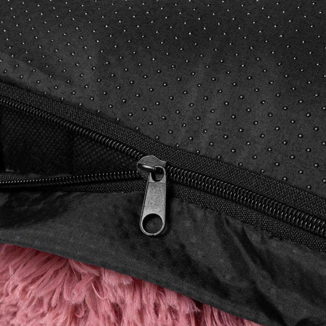 Sidovy av tjock plyschig hundbädd MOLN med höga mjuka kanter Rosa