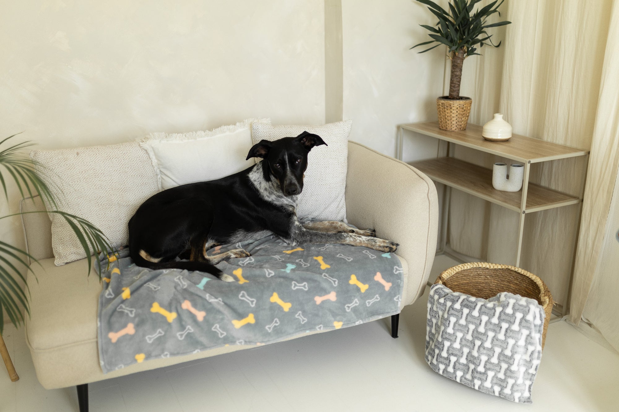 Polarpläd för hund – grå i rutmönster, mjuk fleecefilt för hund och katt